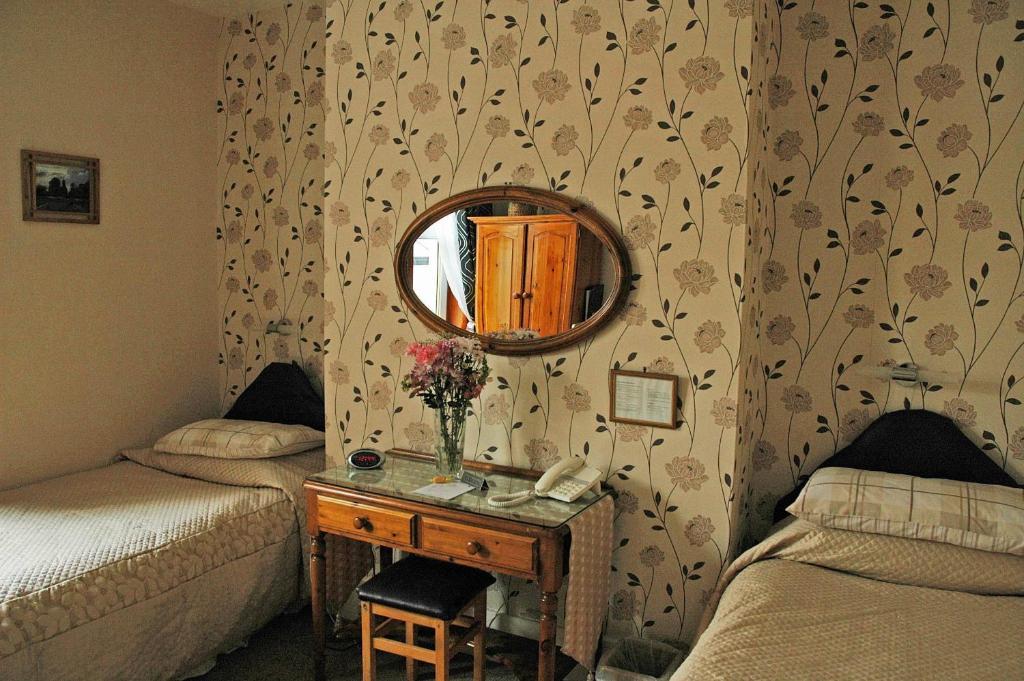 Pitreavie Guest House Dunfermline Habitación foto